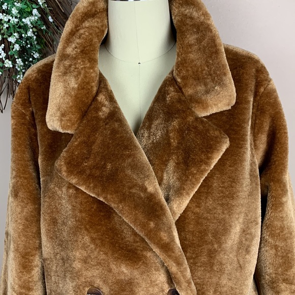 Wild Fable Faux Fur Gold Plush Coat Size Large - Picture 4 of 11